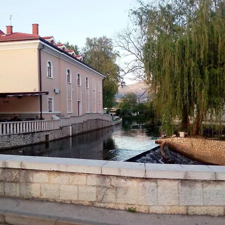 アパート ヤスミンカ *